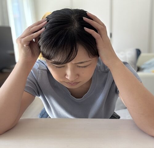 コントロールできない更年期の「気分ムラ」。頑張れない自分を受け入れるには【医師解説】