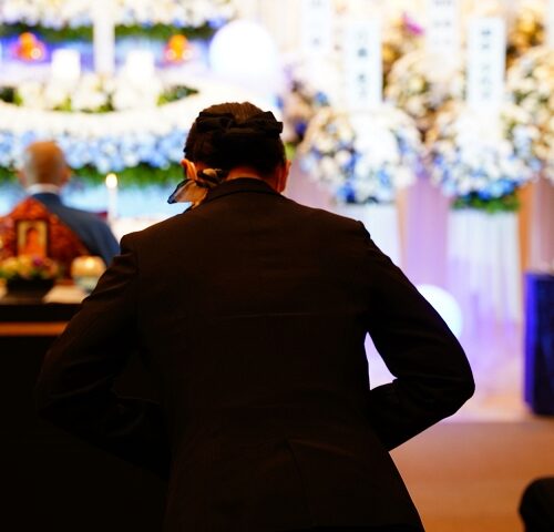 「住職は？」義母の葬儀で義姉たちが突然読経を開始。周囲もそうぜんとなった驚きの光景