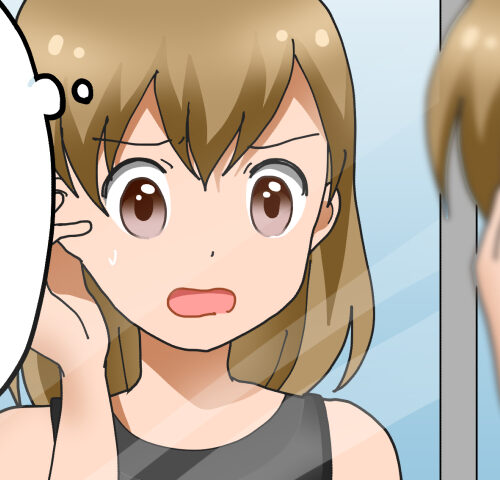 鏡で耳の裏にできた粉瘤を確認し、驚く女性